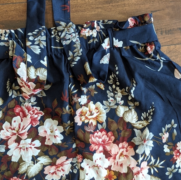 Flowy Summer Shorts; High Waisted; Navy & Floral - Picture 5 of 6
